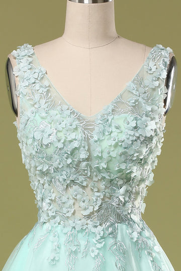 Vestido corto de fiesta en verde menta con apliques